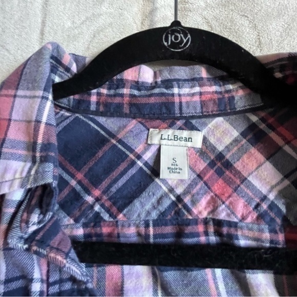 L.L. Bean Navy and Salmon Flannel Button Down Long Sleeve Shirt - Picture 4 of 4
